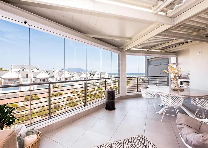 Luxury 3 Bedroom, 3 Bathroom Top Floor Beachfront, Big Bay, 67 Bona View