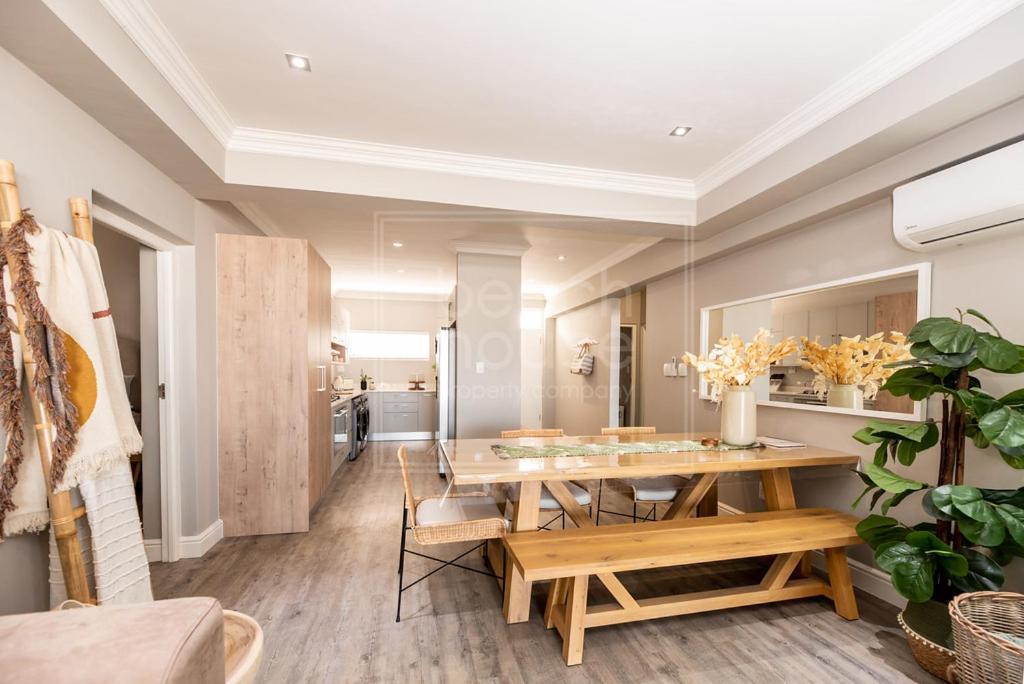 Luxury 3 Bedroom, 3 Bathroom Floor Beachfront, Big Bay, 67 Bona View Appartement