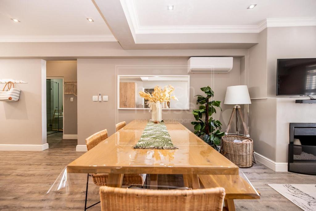 Luxury 3 Bedroom, 3 Bathroom Floor Beachfront, Big Bay, 67 Bona View * Kaapstad