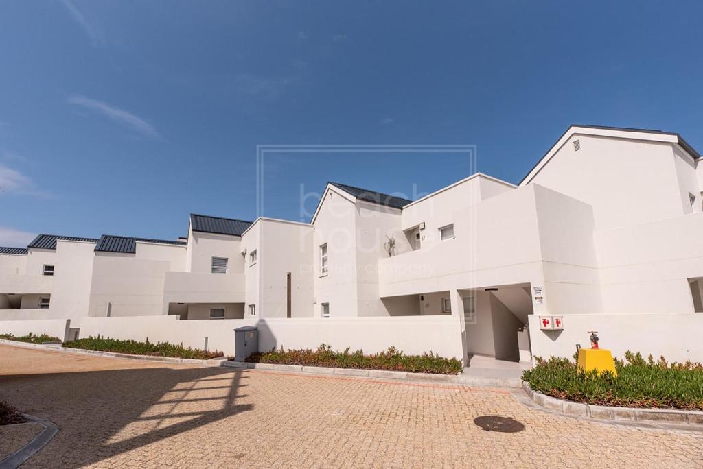 Luxury 3 Bedroom, 3 Bathroom Floor Beachfront, Big Bay, 67 Bona View *
