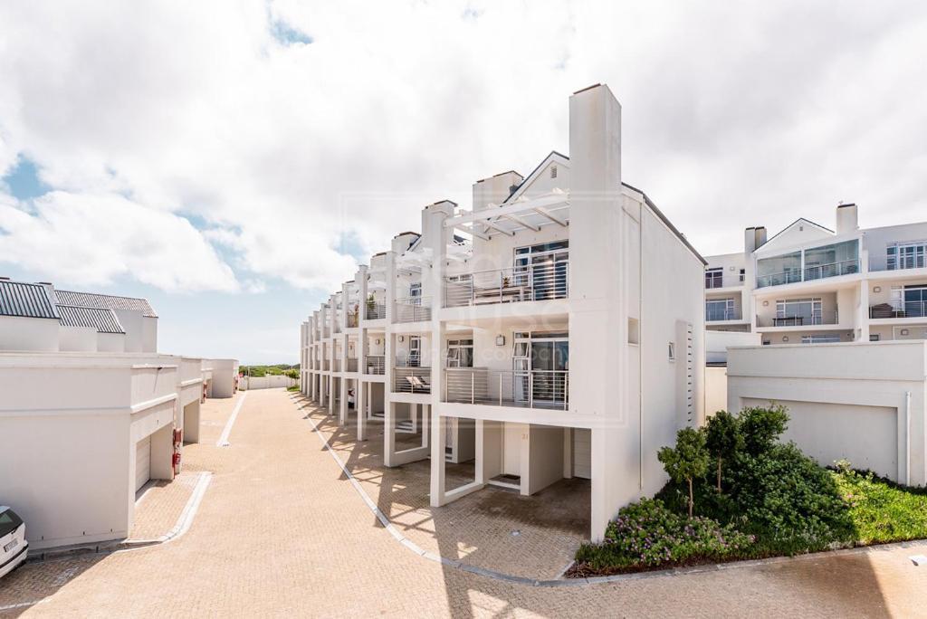Appartement Luxury 3 Bedroom, 3 Bathroom Floor Beachfront, Big Bay, 67 Bona View