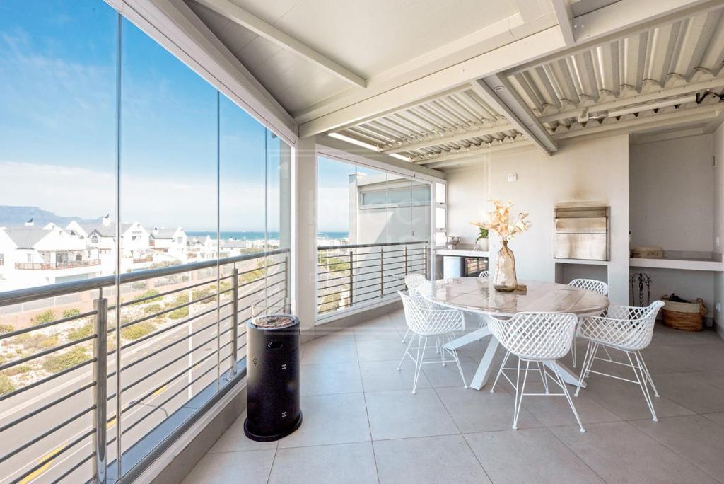 Luxury 3 Bedroom, 3 Bathroom Floor Beachfront, Big Bay, 67 Bona View Appartement *